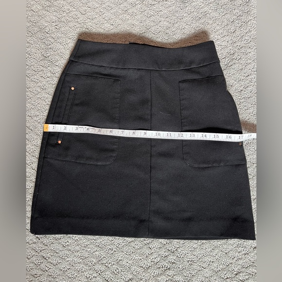 H&M short black skirt with front pockets and gold zippered back - Picture 4 of 9